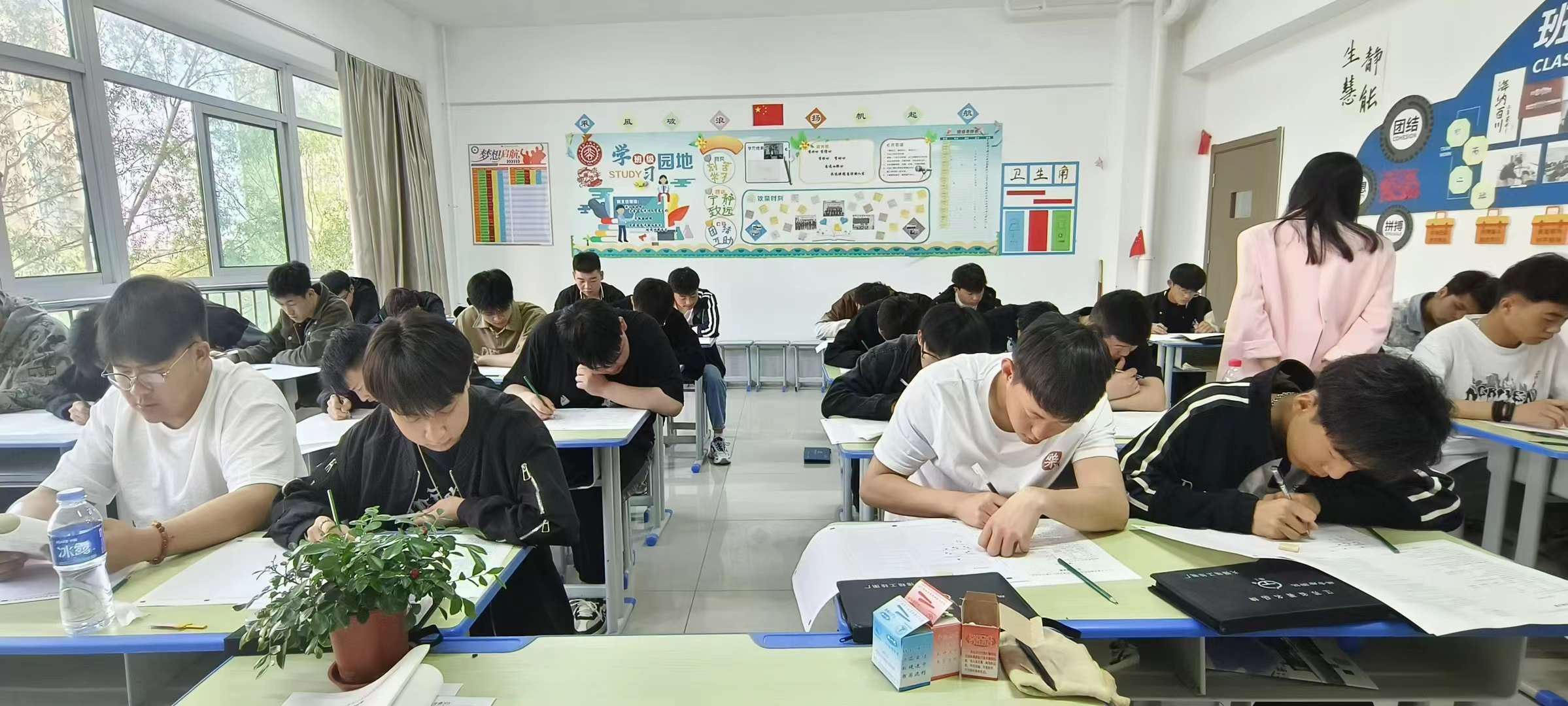 初中毕业可以去兰州中专学校学技术吗？