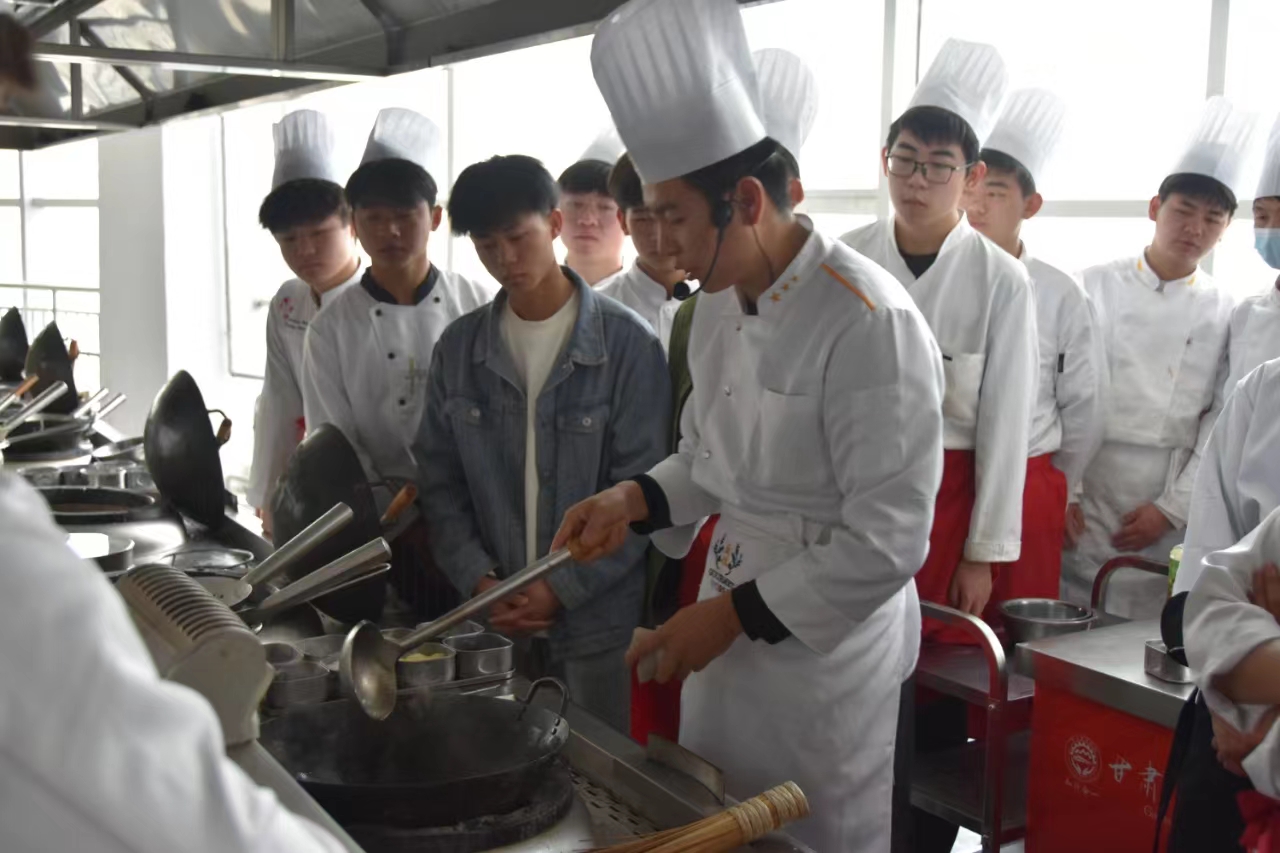 初三毕业上什么技校好？为什么要学习烹饪专业